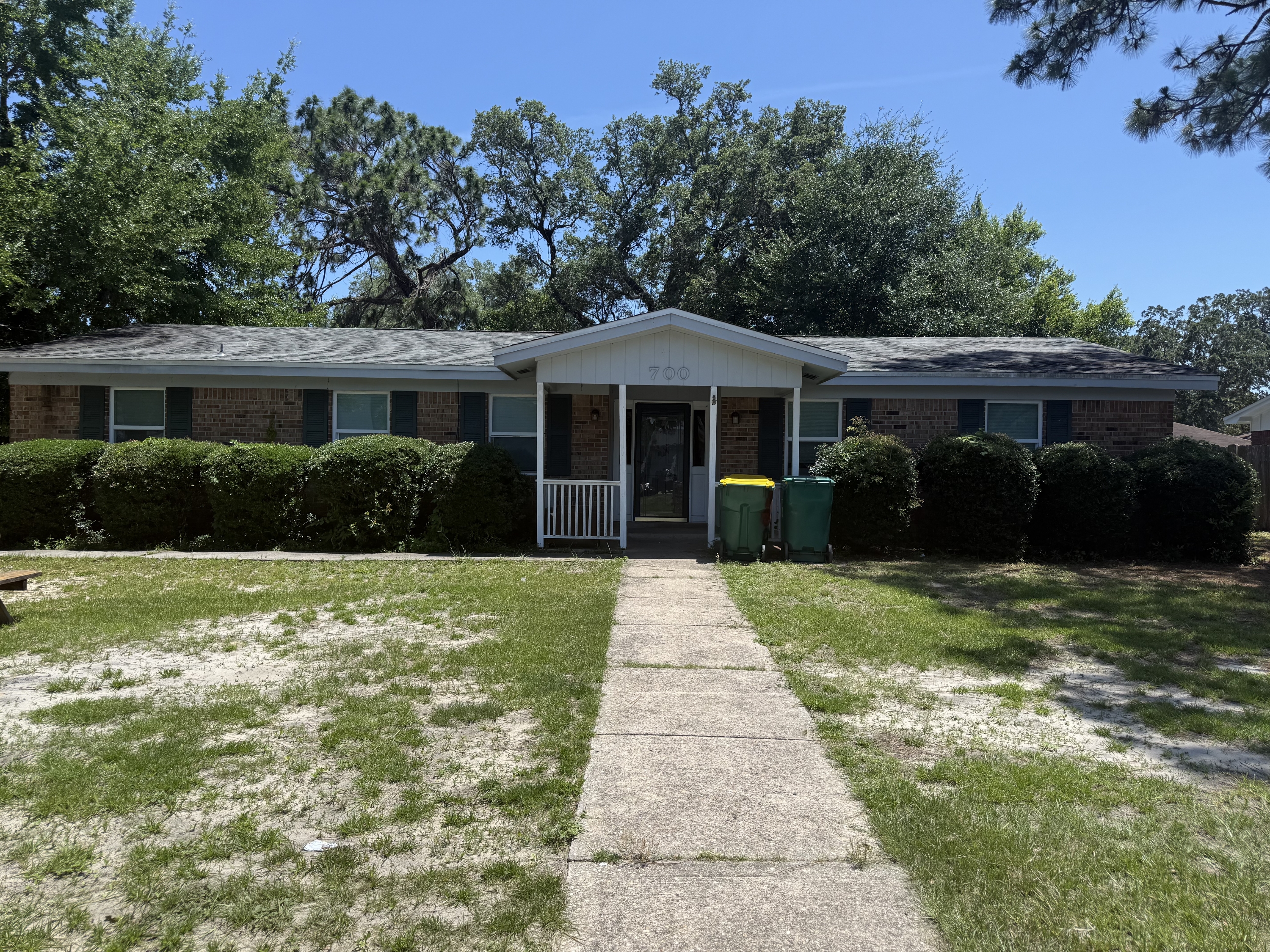 700 Mayflower Avenue